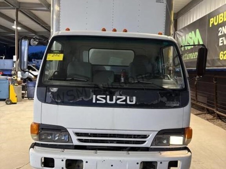 2005-isuzu-npr-image-3