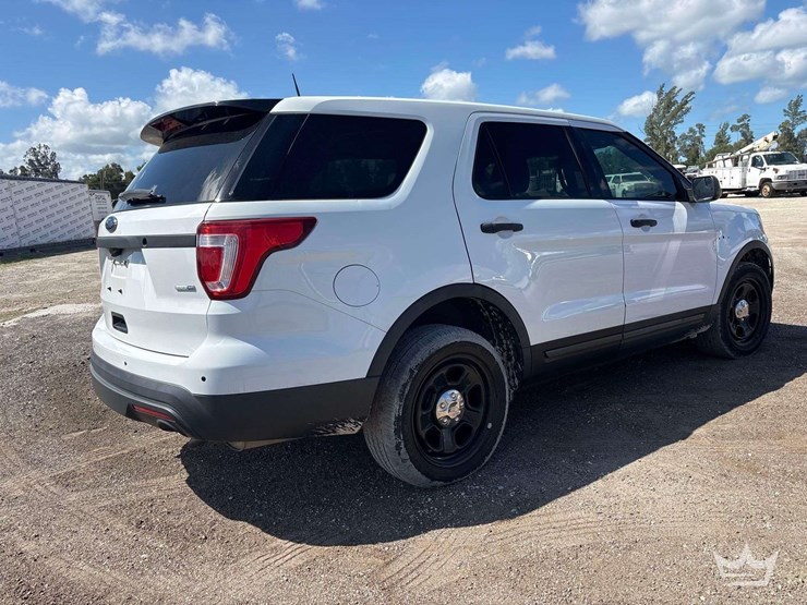 2017-ford-explorer-image-3