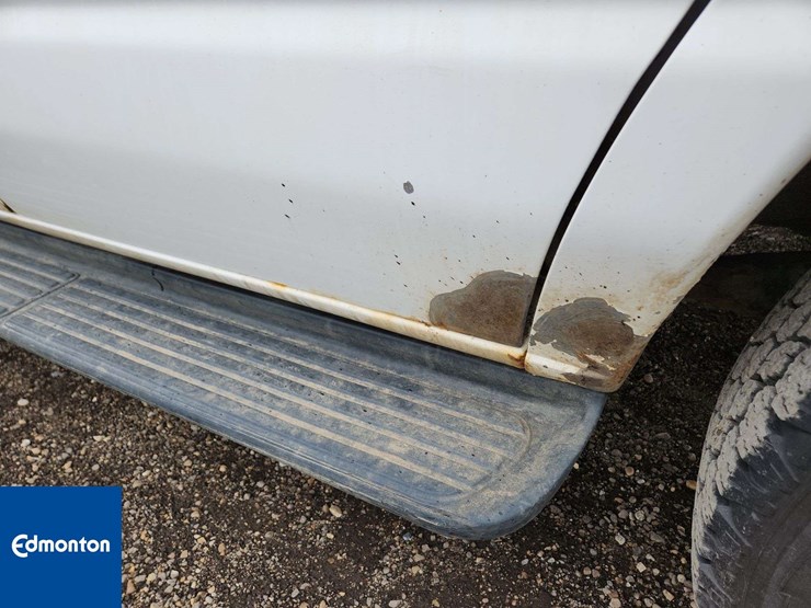 2010-ford-cargo-image-33