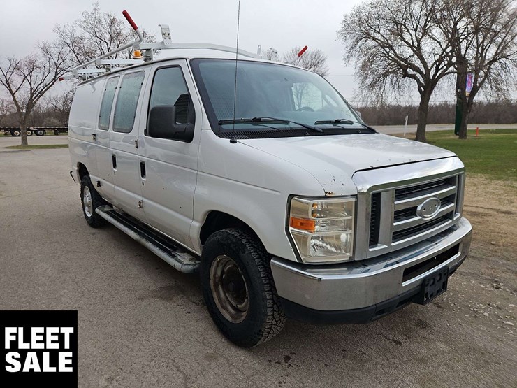 2013-ford-cargo-image-4