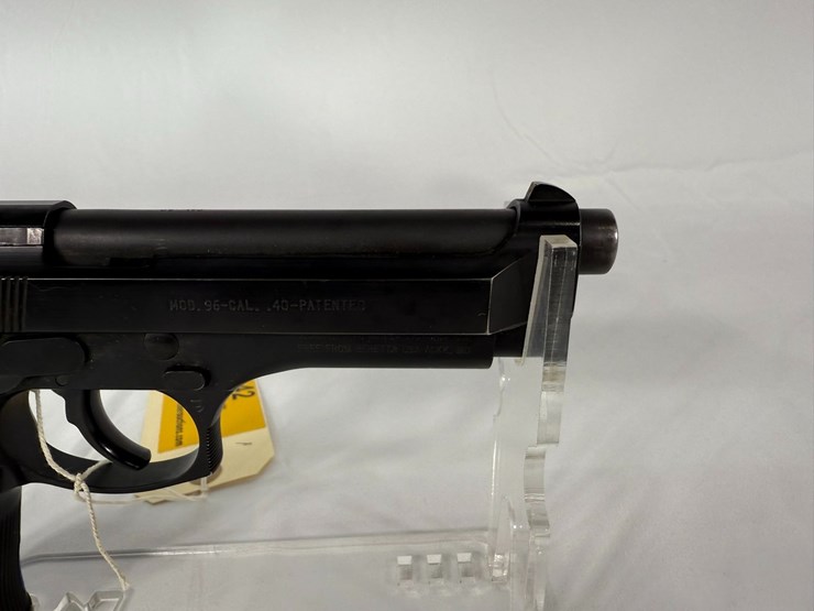 #42-•-beretta-96-40-pistol-ber000470-image-17