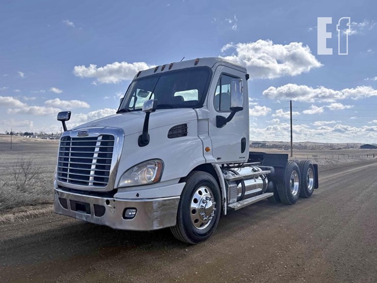 2013-freightliner-cascadia-125-image-1