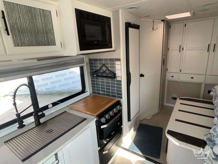 2021-mercedes-benz-sprinter-3500-xd-image-27