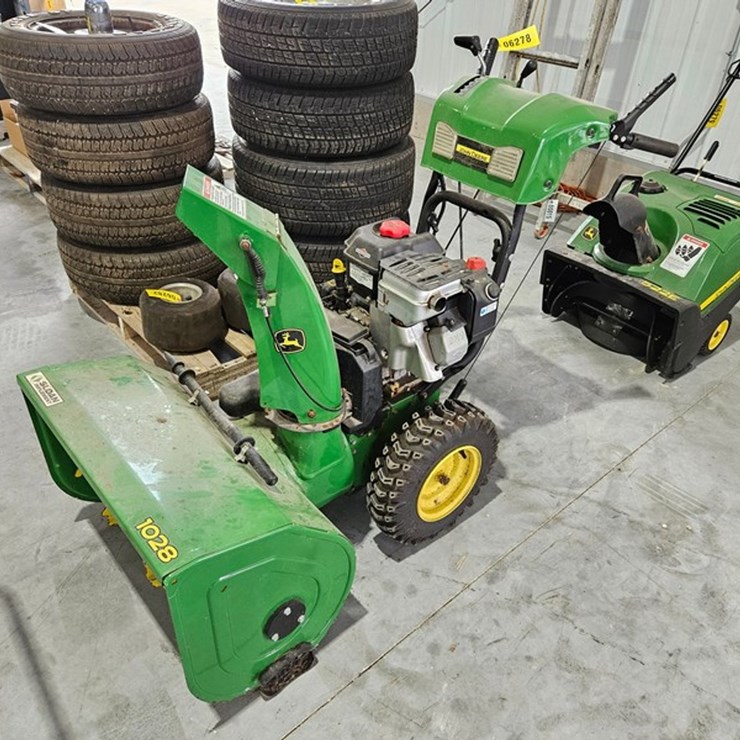#6278 • John Deere 1028 Self Propelled Snow Blower