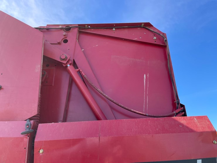 case-ih-rbx561-image-17