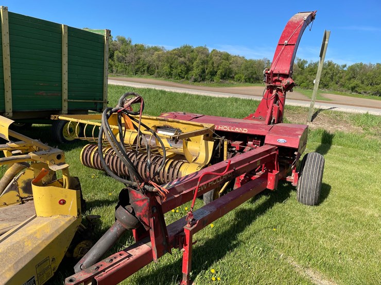new-holland-790-image-1