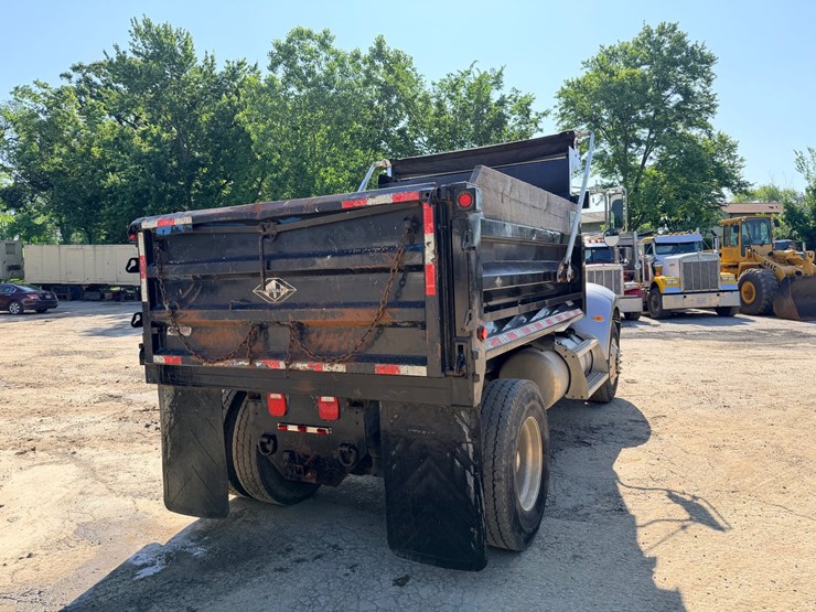 2006-peterbilt-335-image-11