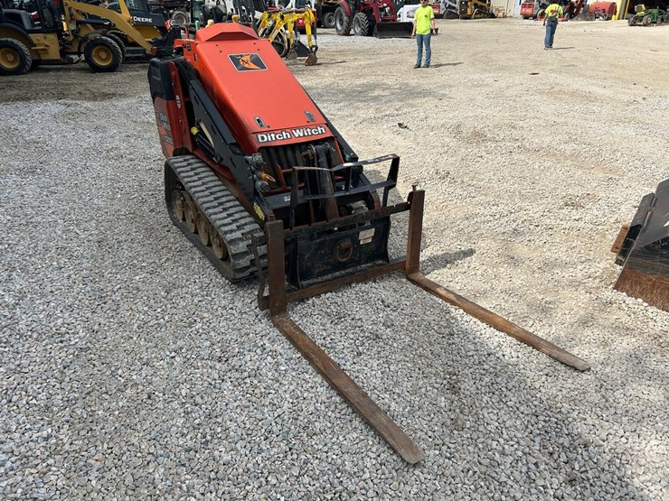 2019-ditch-witch-sk1050-image-6