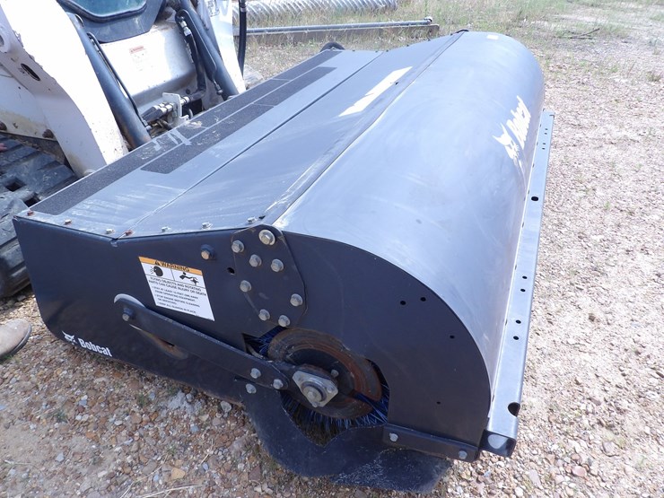 #40873-•-**2016-bobcat-84"-skid-steer-sweeper-a00a02963-image-5