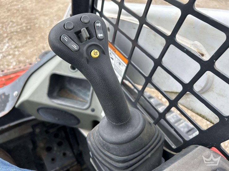 skid-steer-image-16