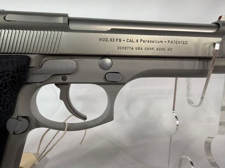 #41-•-beretta-92fs-9mm-pistol-l183432-image-13