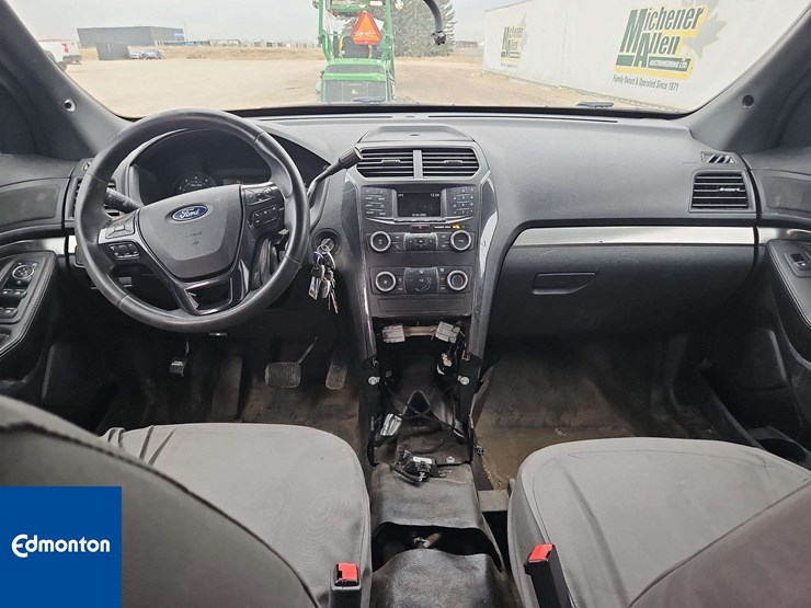 2019-ford-explorer-image-37