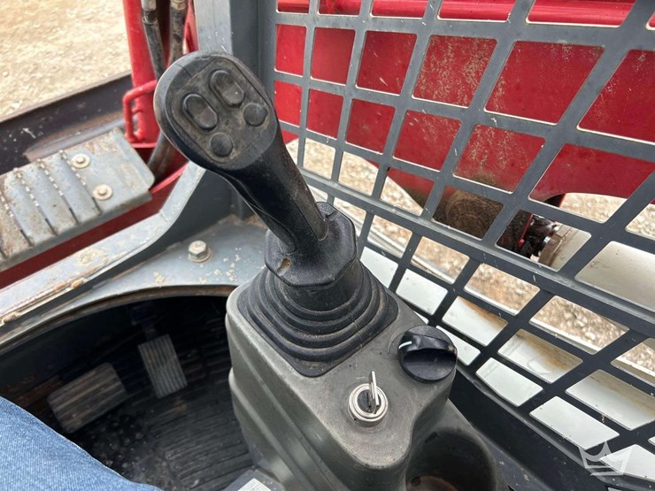 skid-steer-image-12