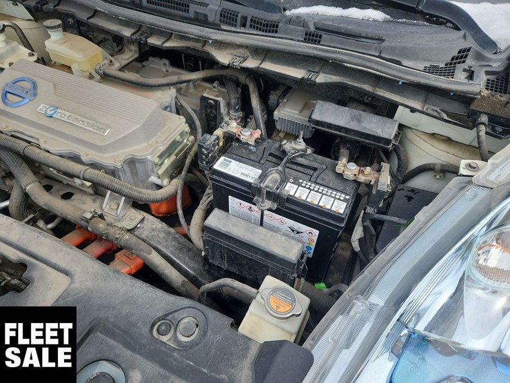2011-nissan-leaf-sl-4dr-hatchback-image-27
