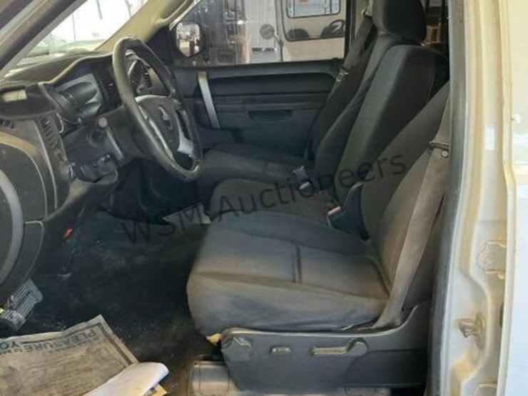 2011-chevrolet-silverado-1500-image-21