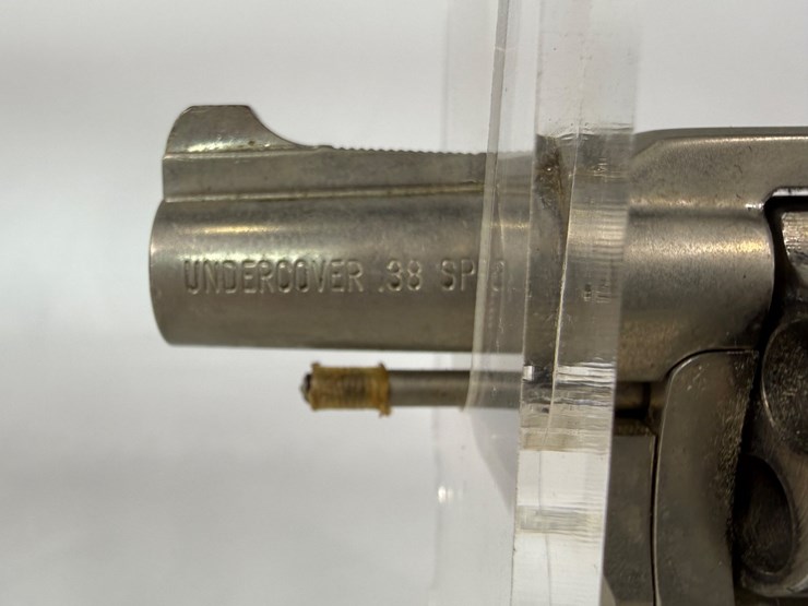 #72-•-charter-arms-undercover-38-special-revolver-107614-image-11