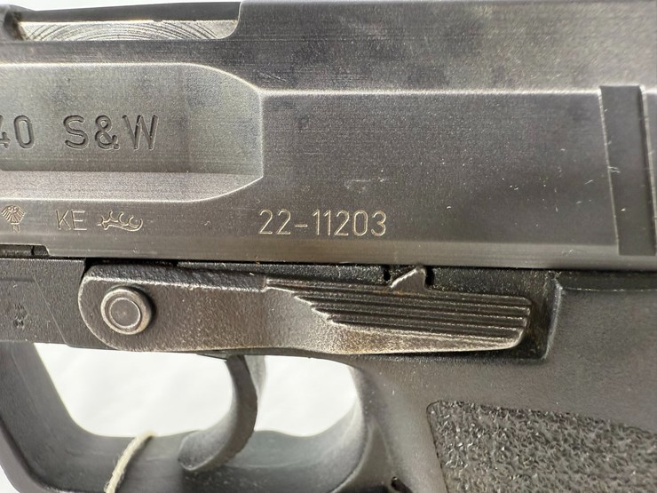 #36-•-heddert-koch-hk-usp-40-s&w-pistol-22-11203-image-12