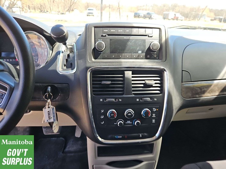 2011-dodge-grand-caravan-image-22