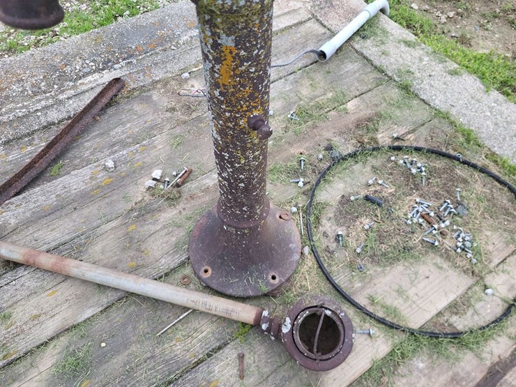 antique-water-pump*buyer-is-responsible-for-removal*-image-5