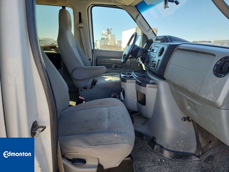 2011-ford-cargo-image-18