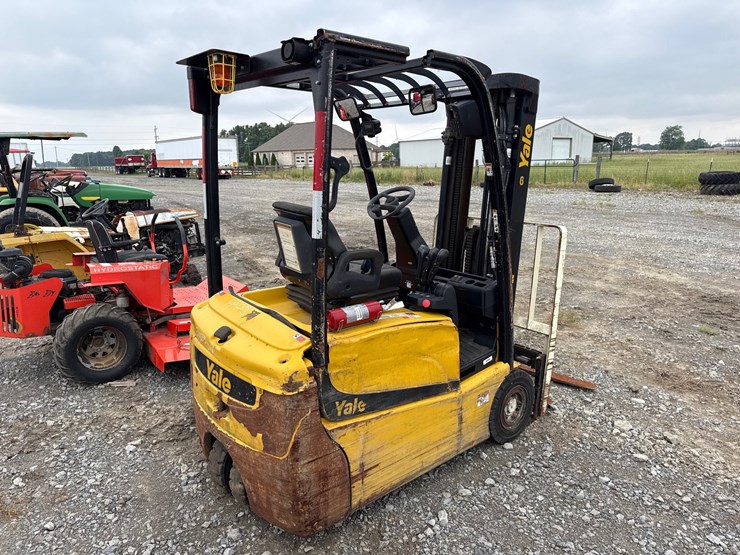 #49156-•-2021-yale-pneumatic-tire-forklift-g807n161450-image-4