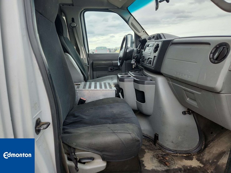 2010-ford-cargo-image-18