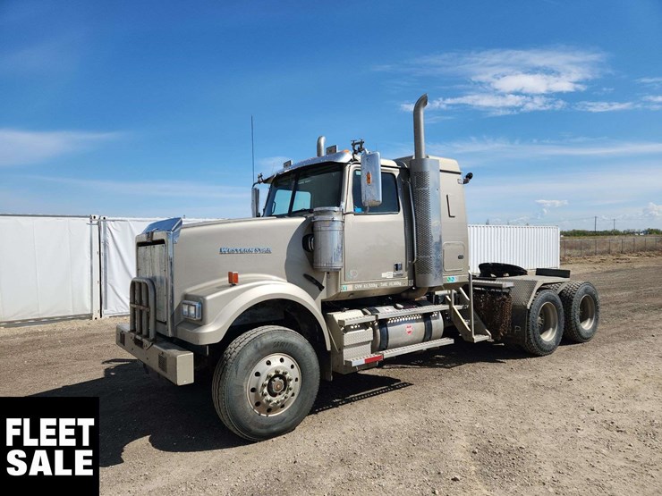 2015-western-star-4900-image-1