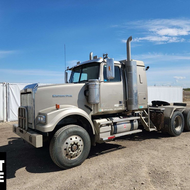 2015 WESTERN STAR 4900