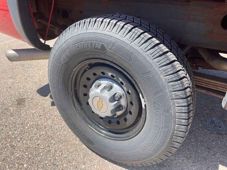 2004-chevrolet-2500-image-24