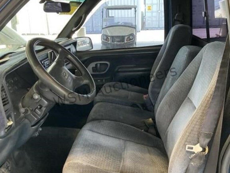 1999-chevrolet-2500-image-23