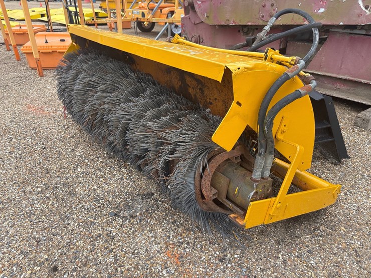 #36216-•-72in-skid-steer-sweeper-hydraulic-image-3