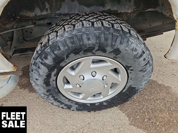 2013-ford-cargo-image-11