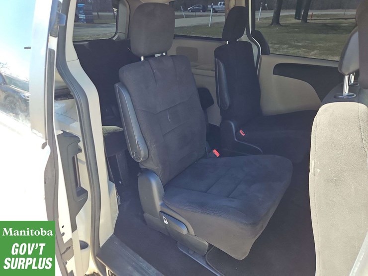 2012-dodge-grand-caravan-se-image-34