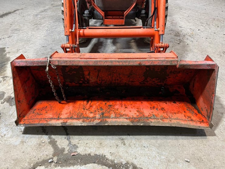 kubota-la724-image-9