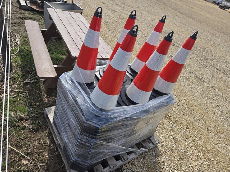 #491-•-(125)-new-sdlanch-traffic-cones-image-4