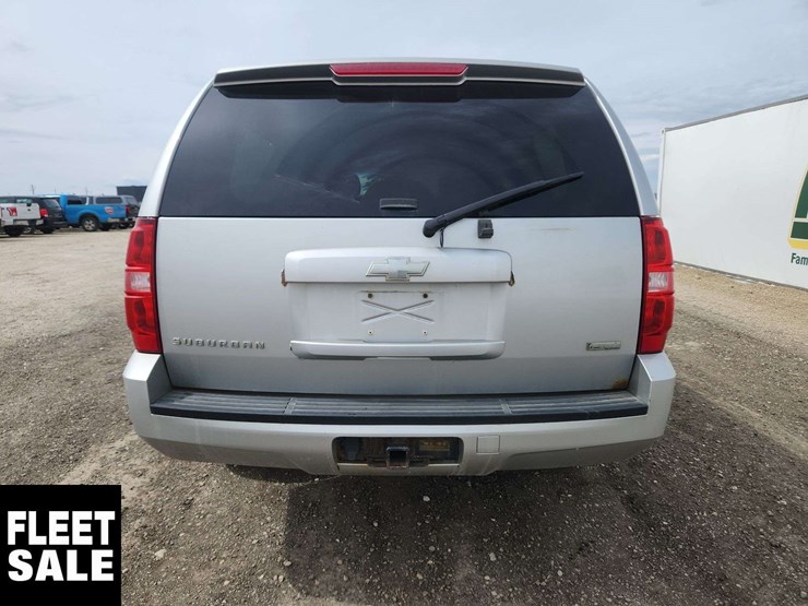 2011-chevrolet-suburban-image-8
