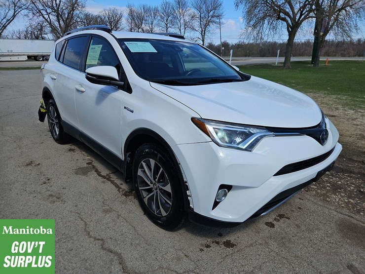 2017-toyota-rav4-image-4