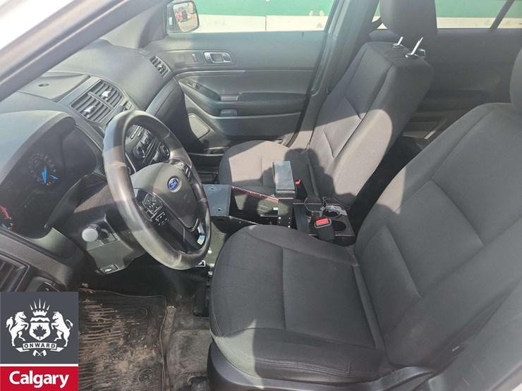 2017-ford-explorer-image-14