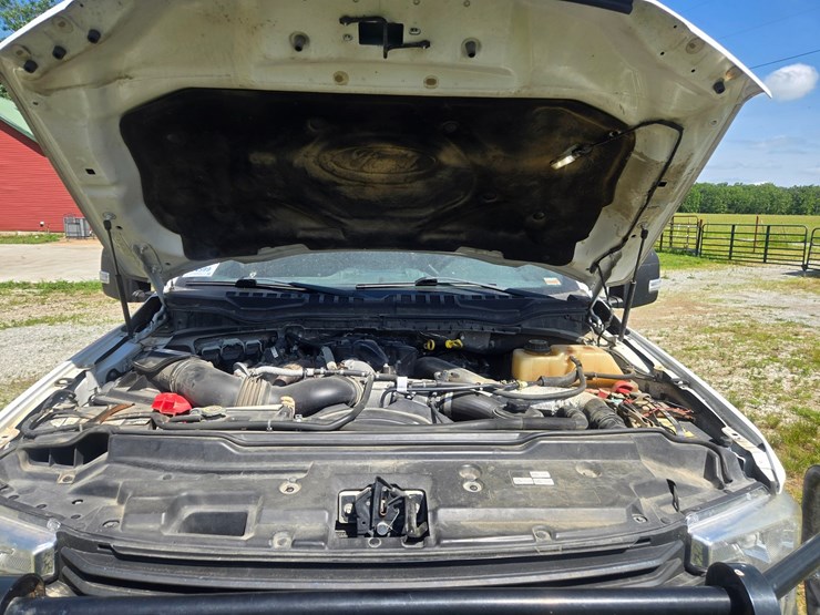 2017-ford-f550-image-26