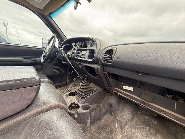 2001-dodge-ram-3500-image-28
