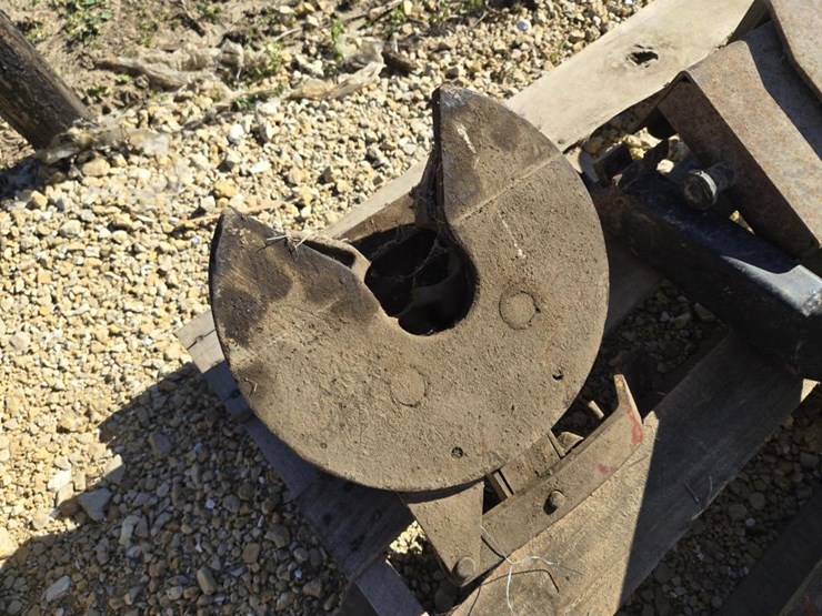 #714-•-small-5th-wheel-white-hitch-image-3