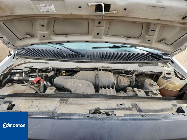 2014-ford-cargo-image-25