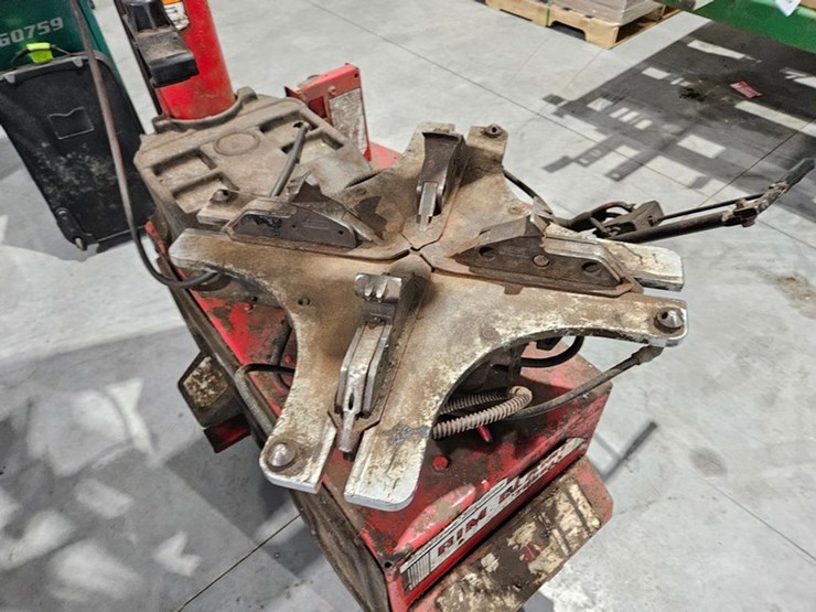 #6187-•-coats-rim-clamp-7060ax-tire-changer-image-8