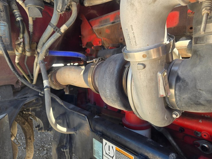 2023-peterbilt-567-image-47