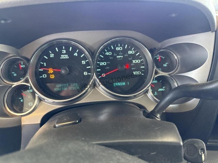 2014-chevrolet-silverado-2500hd-image-18