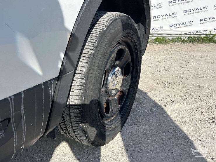 2016-ford-explorer-image-24