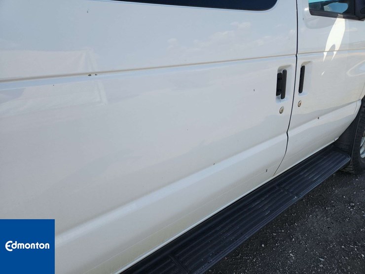 2014-ford-cargo-image-40