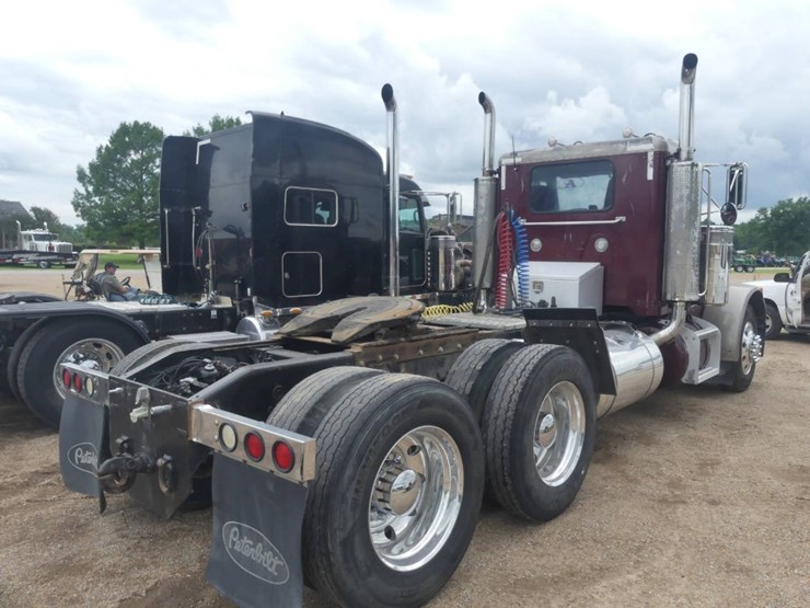 1994-peterbilt-379-image-3