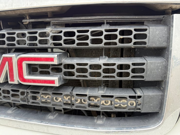 2015-gmc-2500hd-image-40