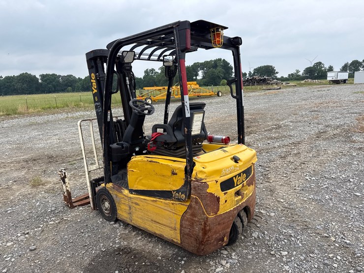 #49156-•-2021-yale-pneumatic-tire-forklift-g807n161450-image-6